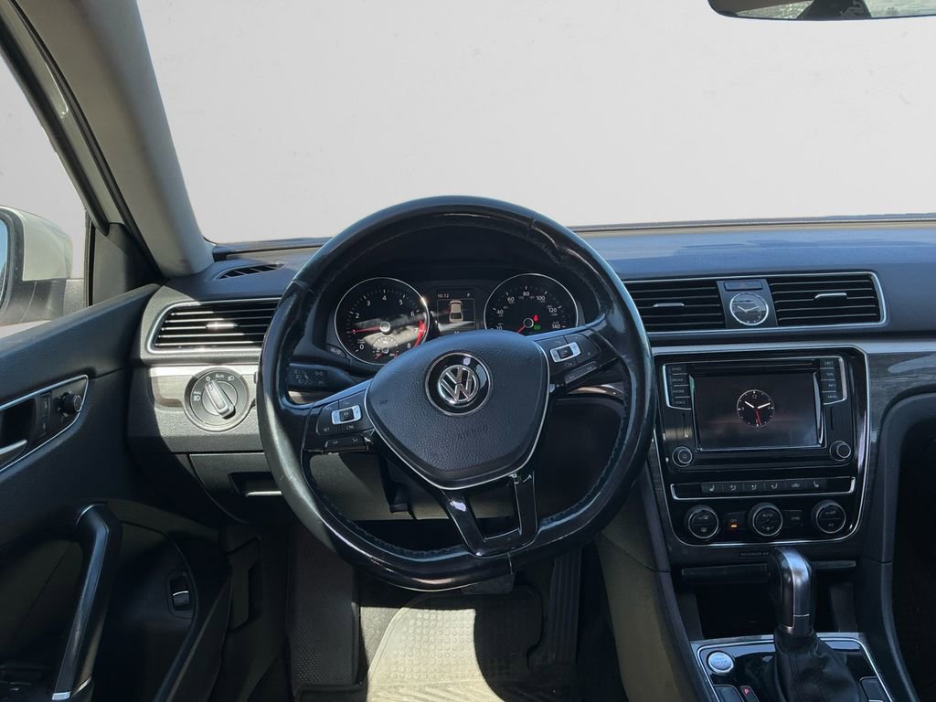Used 2017 Volkswagen Passat 1.8T SE FWD image 12