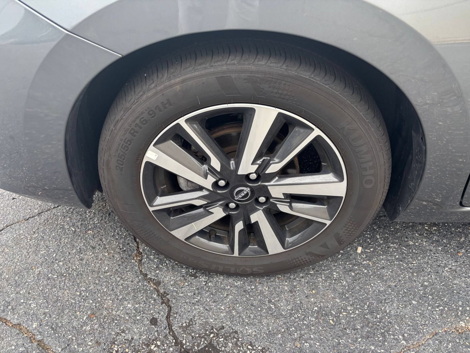 Used 2025 Nissan Versa SV FWD image 24