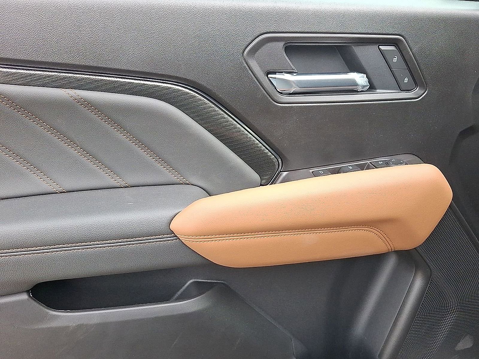 Used 2026 GMC Canyon AT4 image 13