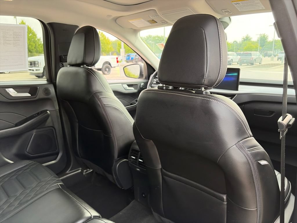 Used 2024 Ford Escape Platinum w/ Premium Technology Package AWD/4WD image 32