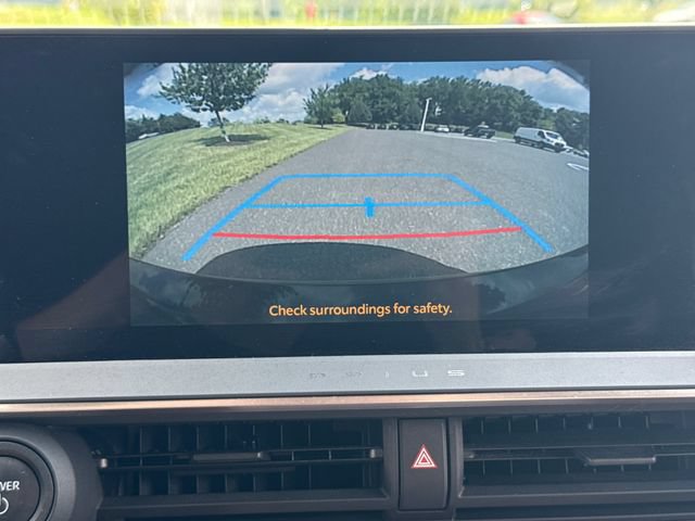 Used 2024 Toyota Prius Prime FWD image 32