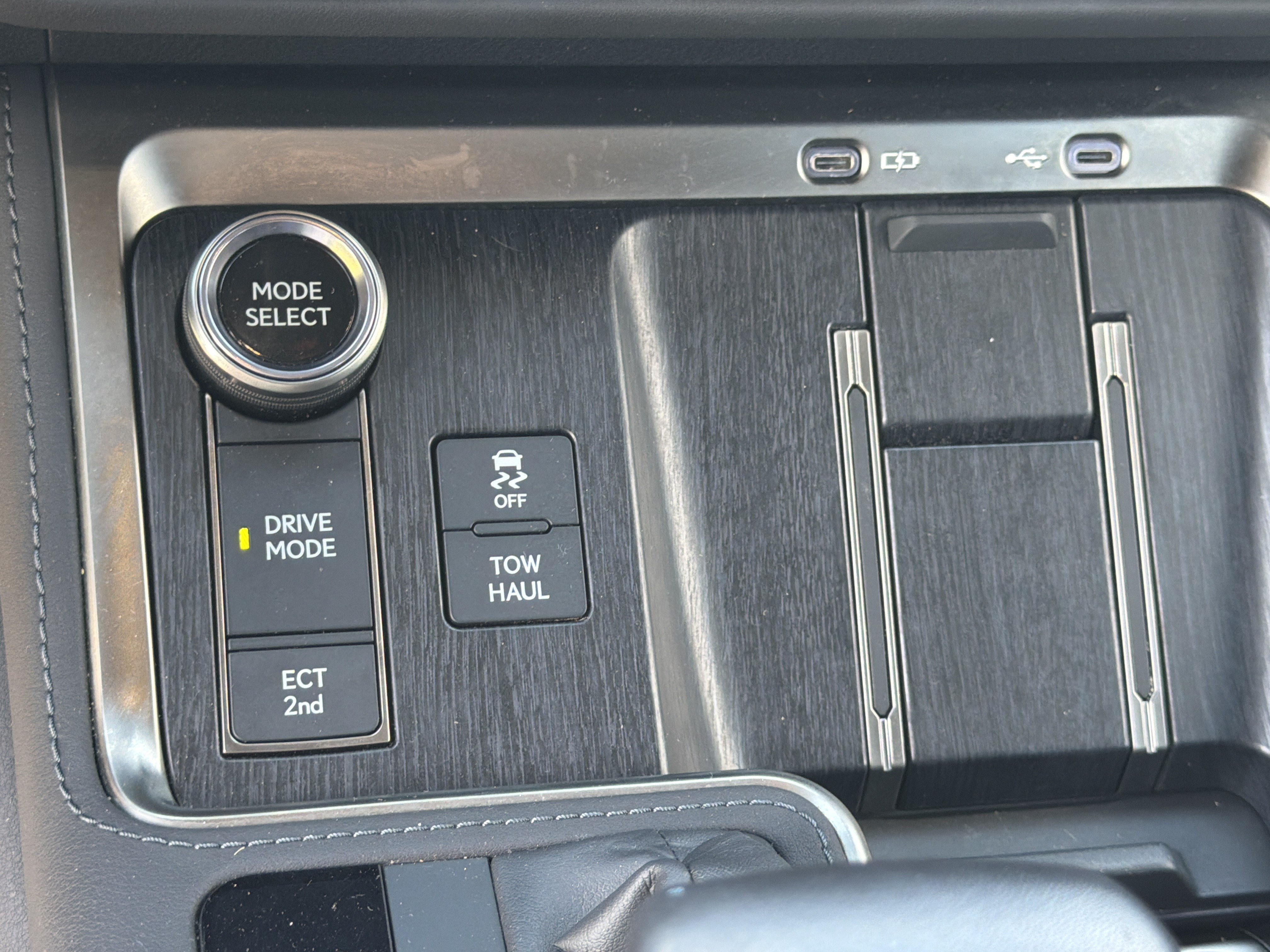Used 2024 Lexus GX 550 w/ Accessory Package (Z1) AWD/4WD image 32