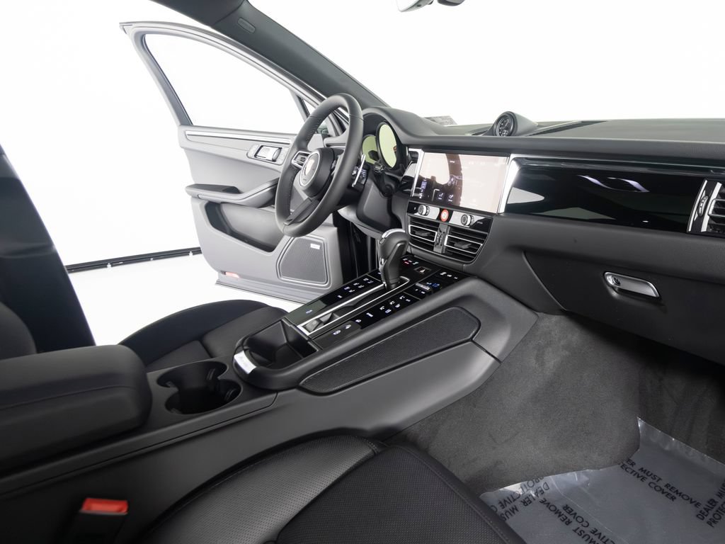 New 2026 Porsche Macan AWD/4WD image 33