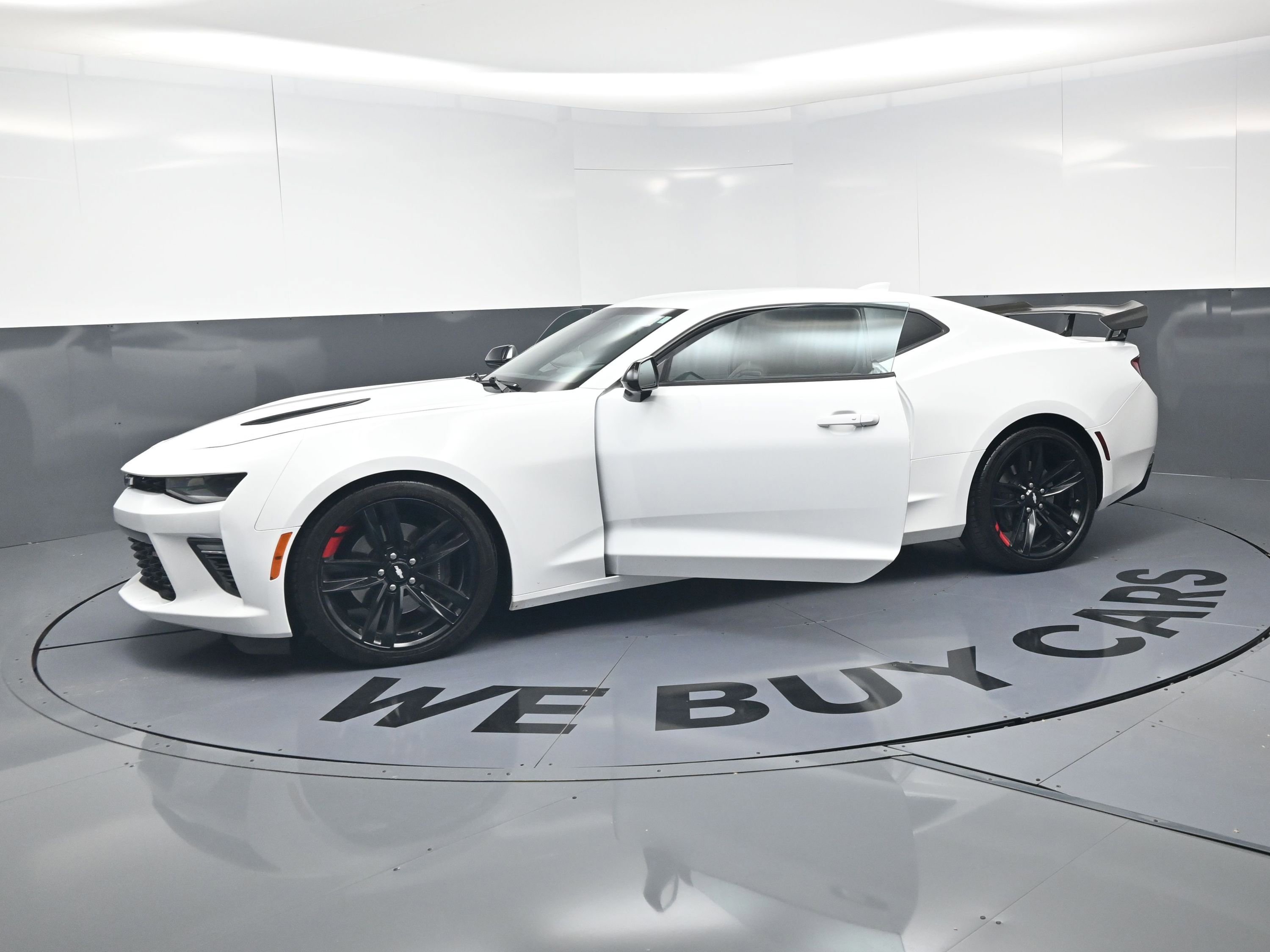 Used 2018 Chevrolet Camaro SS w/ Redline Edition RWD image 21