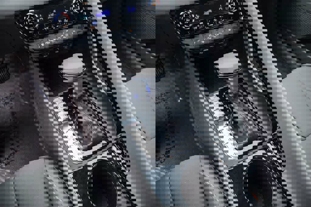 Used 2023 Hyundai Elantra SEL w/ Convenience Package image 19