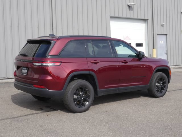 Used 2025 Jeep Grand Cherokee Altitude AWD/4WD image 10