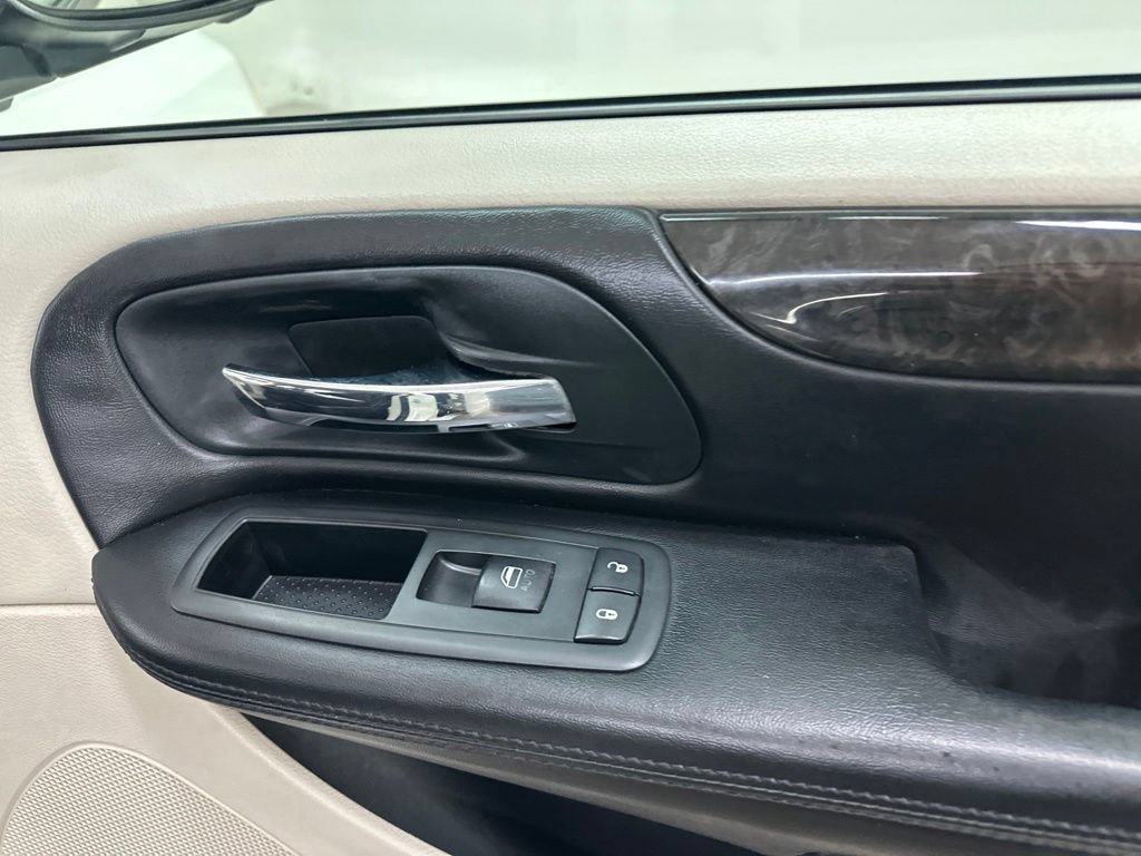 Used 2012 Dodge Grand Caravan SXT w/ Entertainment Group 1 FWD image 24