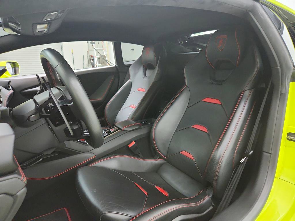 Used 2020 Lamborghini Huracan EVO image 14