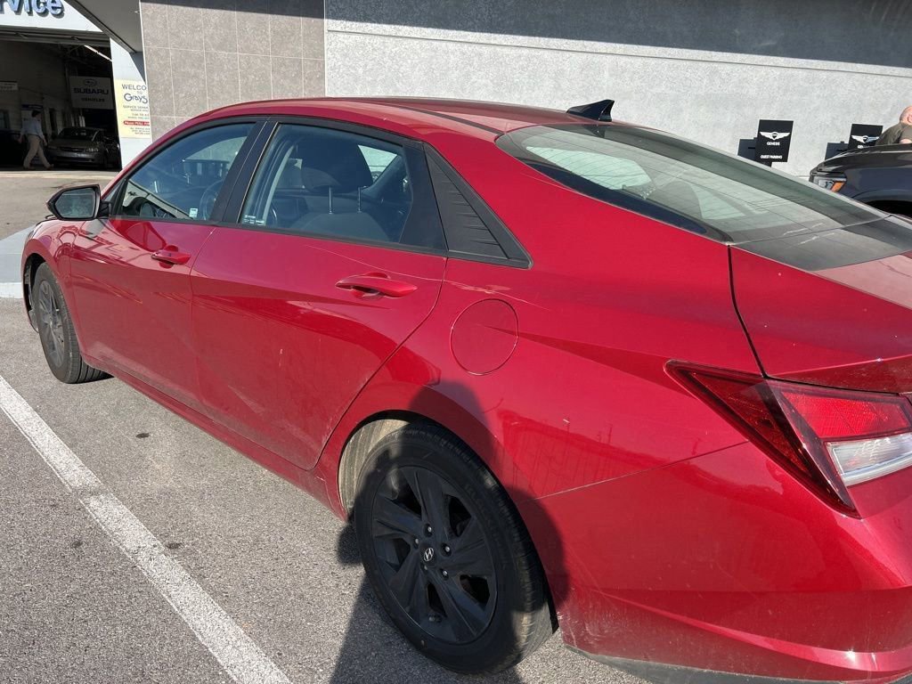 Used 2021 Hyundai Elantra SEL w/ Convenience Package image 3