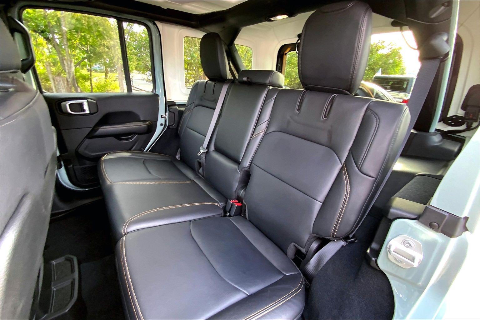 Used 2024 Jeep Wrangler Unlimited Sahara w/ Technology Group AWD/4WD image 20