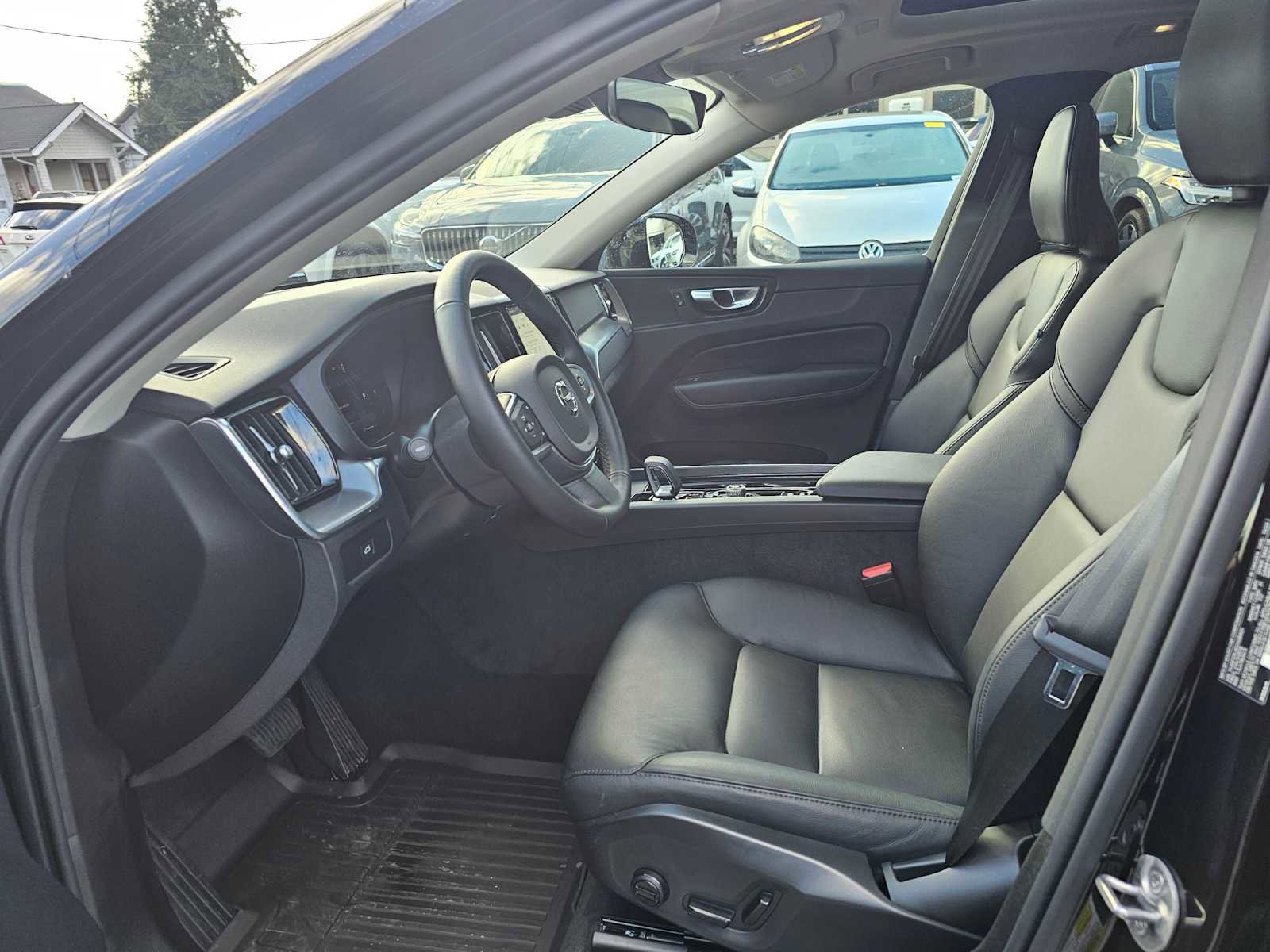 Used 2025 Volvo XC60 B5 Core w/ Protection Package Premier image 23