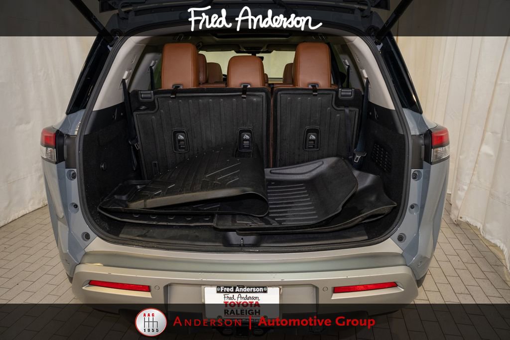 Used 2023 Nissan Pathfinder Platinum w/ Lighting Package (N93) AWD/4WD image 5