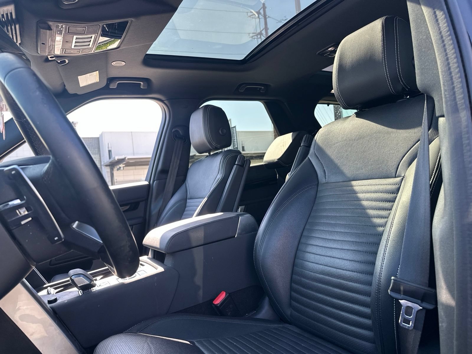 Used 2023 Land Rover Discovery S AWD/4WD image 10