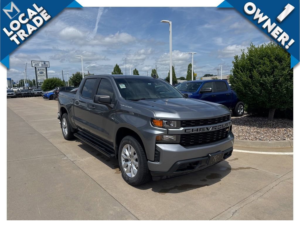 Used 2020 Chevrolet Silverado 1500 Custom w/ Custom Value Package AWD/4WD image 3