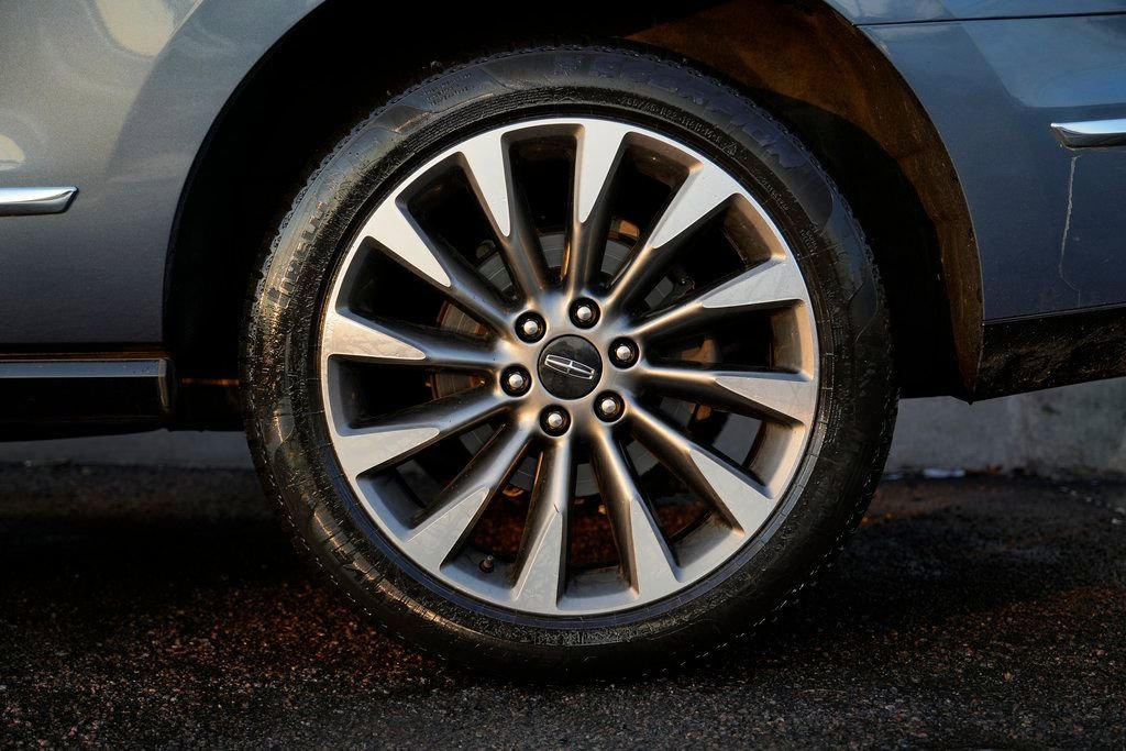 Used 2019 Lincoln Navigator Select image 14