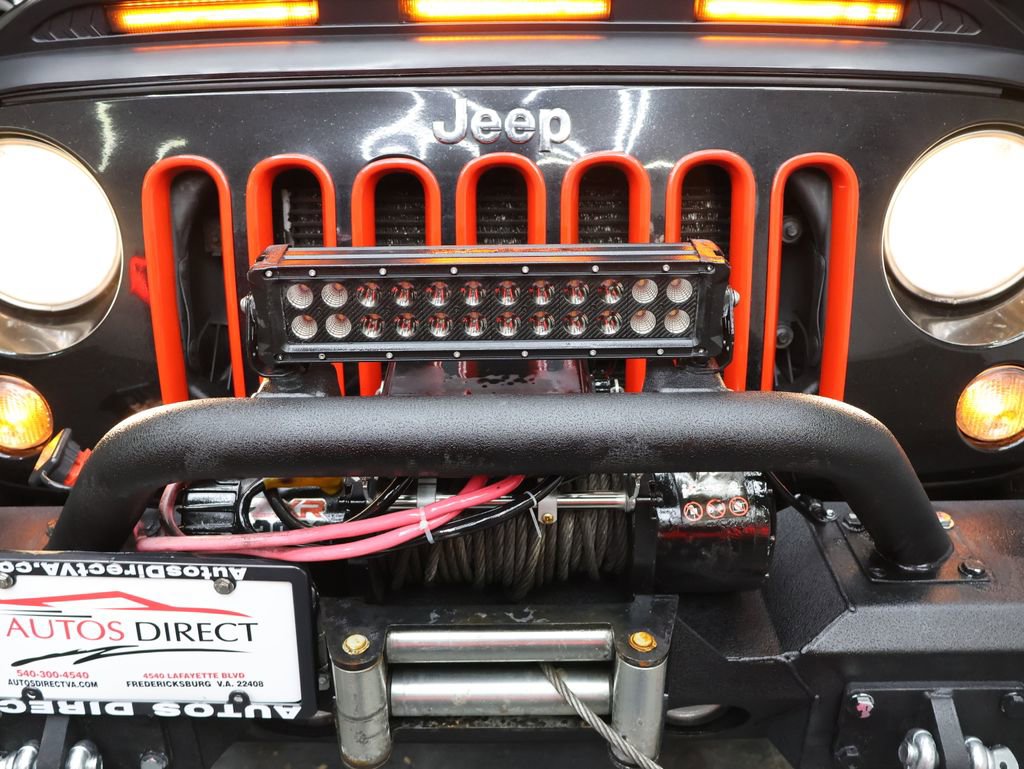 Used 2018 Jeep Wrangler Unlimited Rubicon w/ Connectivity Group image 26