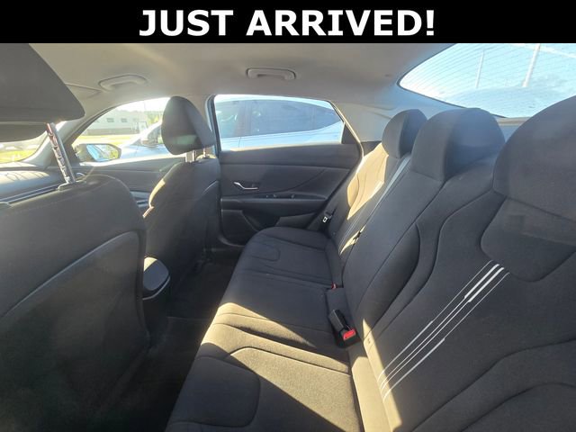 Used 2023 Hyundai Elantra SEL w/ Convenience Package FWD image 5