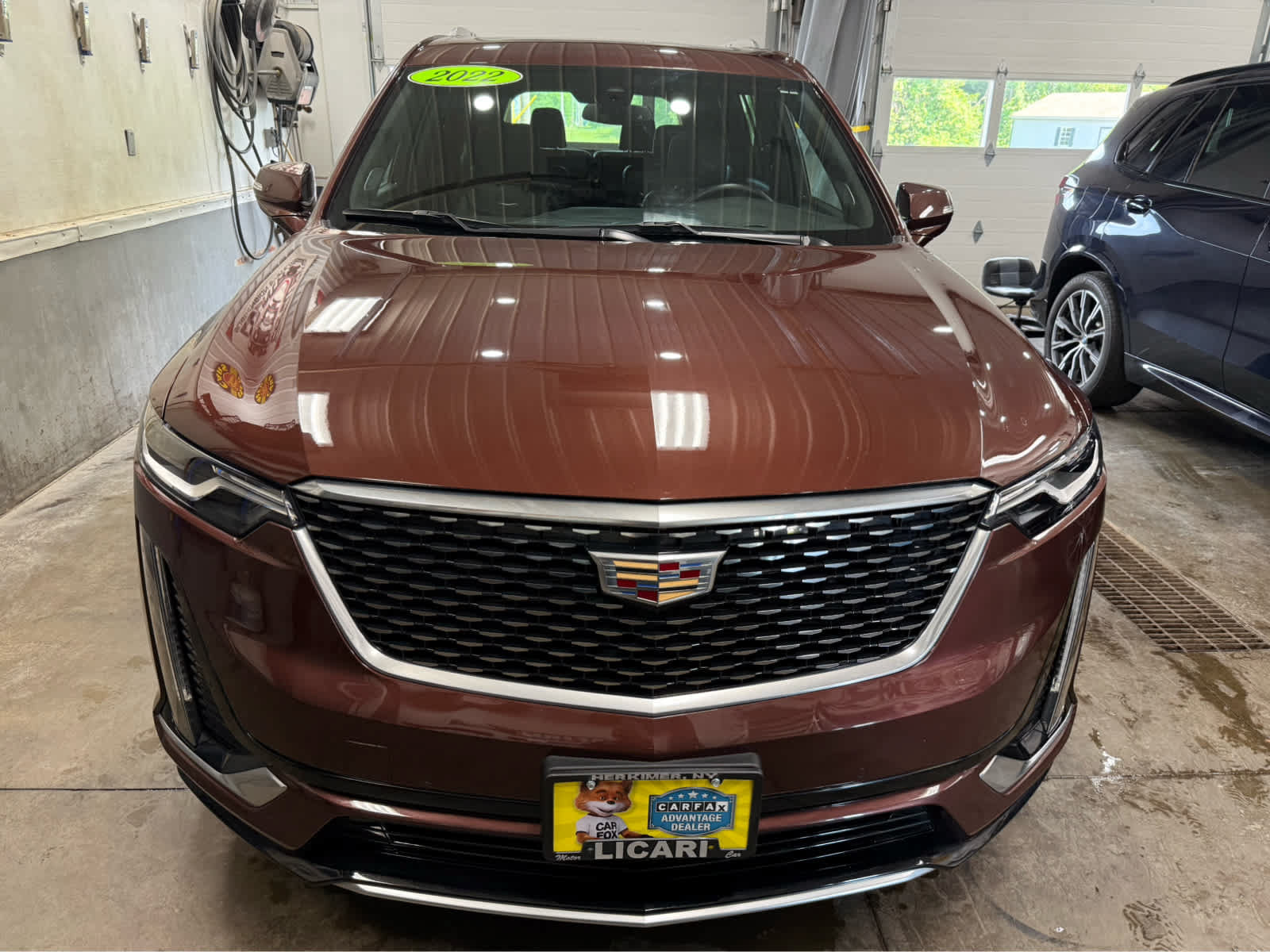 Used 2022 Cadillac XT6 Premium Luxury AWD/4WD image 2