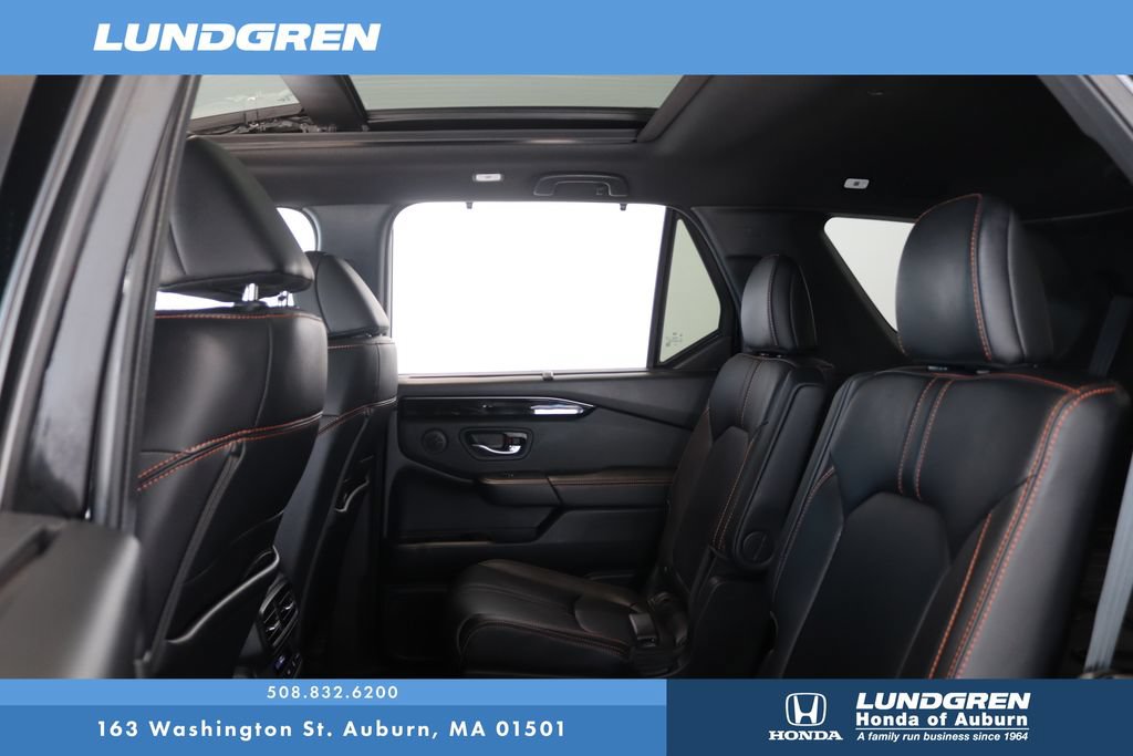 Used 2025 Honda Pilot TrailSport image 16