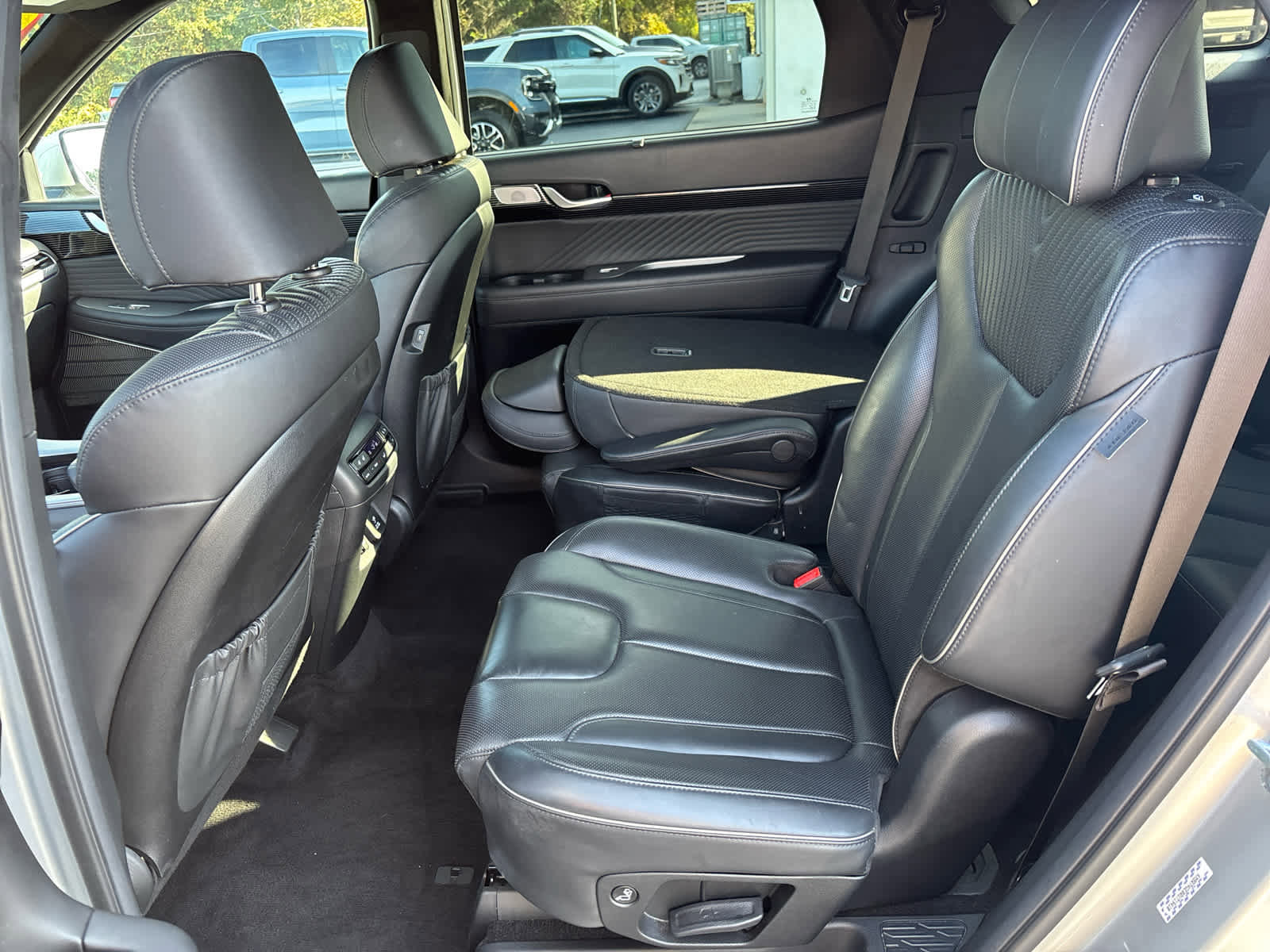 Used 2024 Hyundai Palisade Calligraphy image 21