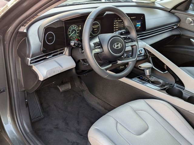 Used 2025 Hyundai Elantra Limited image 13