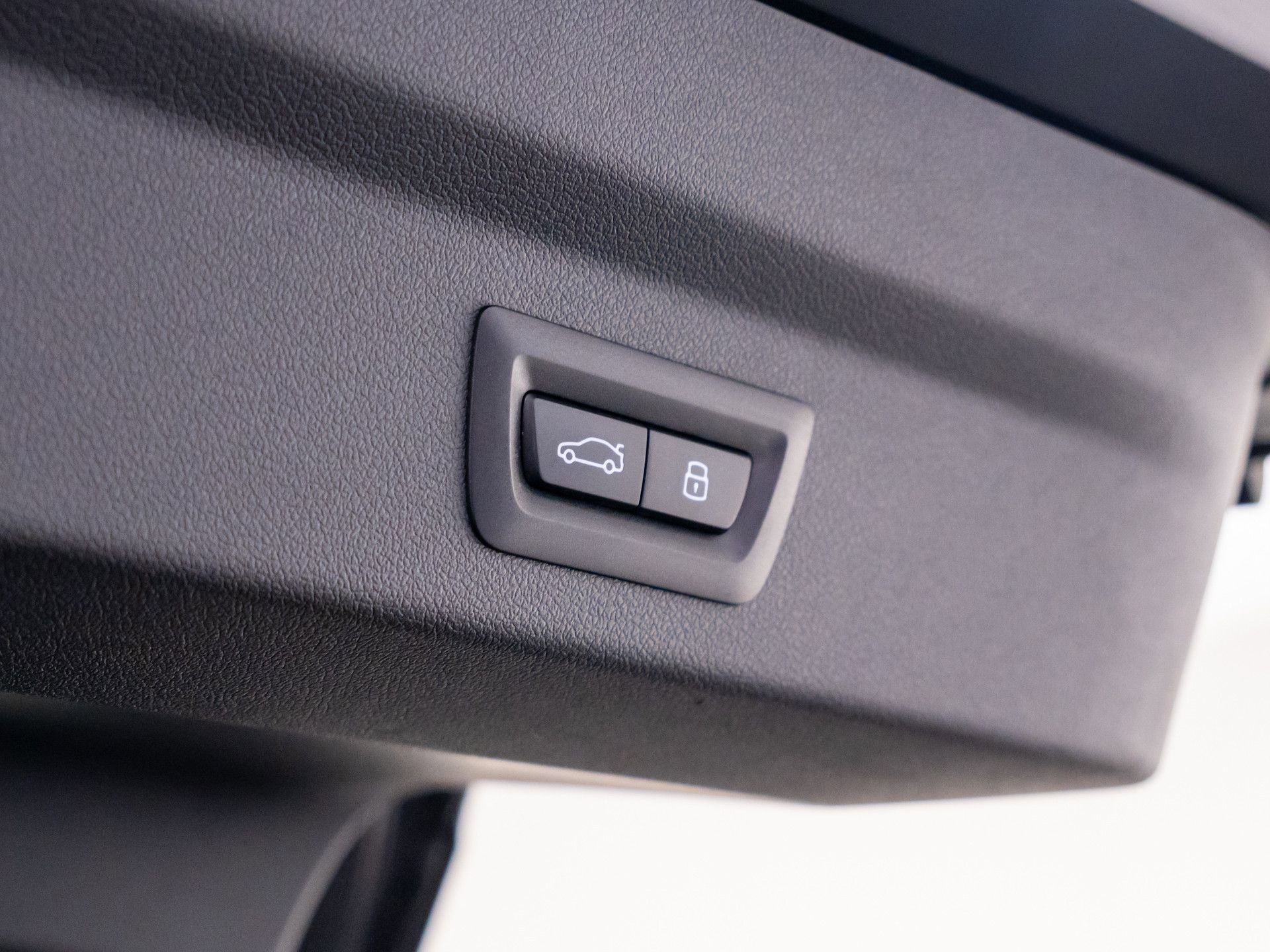 Certified 2025 BMW X2 xDrive28i image 37