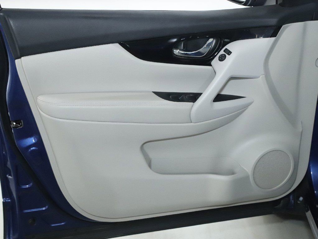 Certified 2022 Nissan Rogue Sport SV image 16