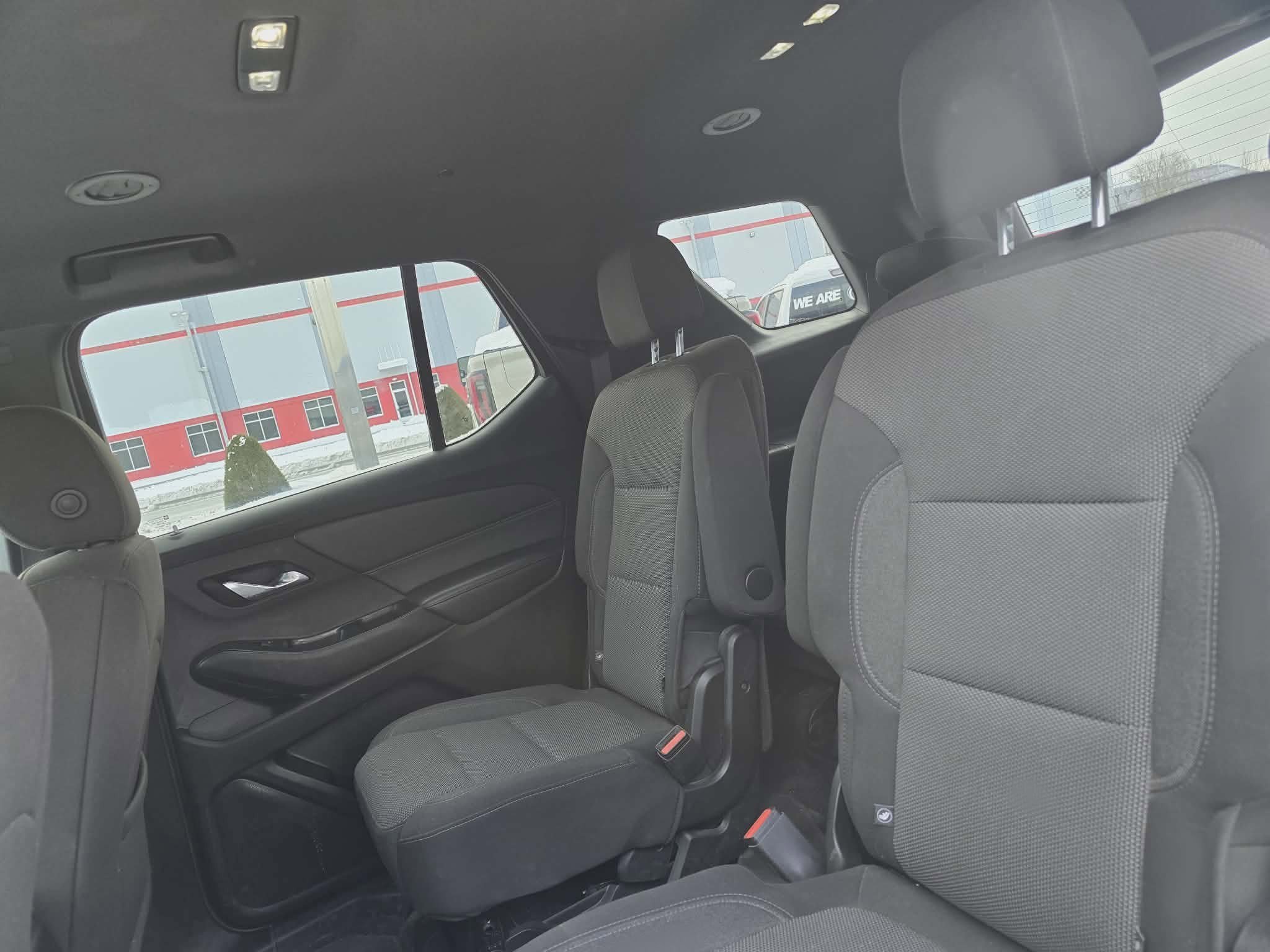 Used 2023 Chevrolet Traverse LT image 11