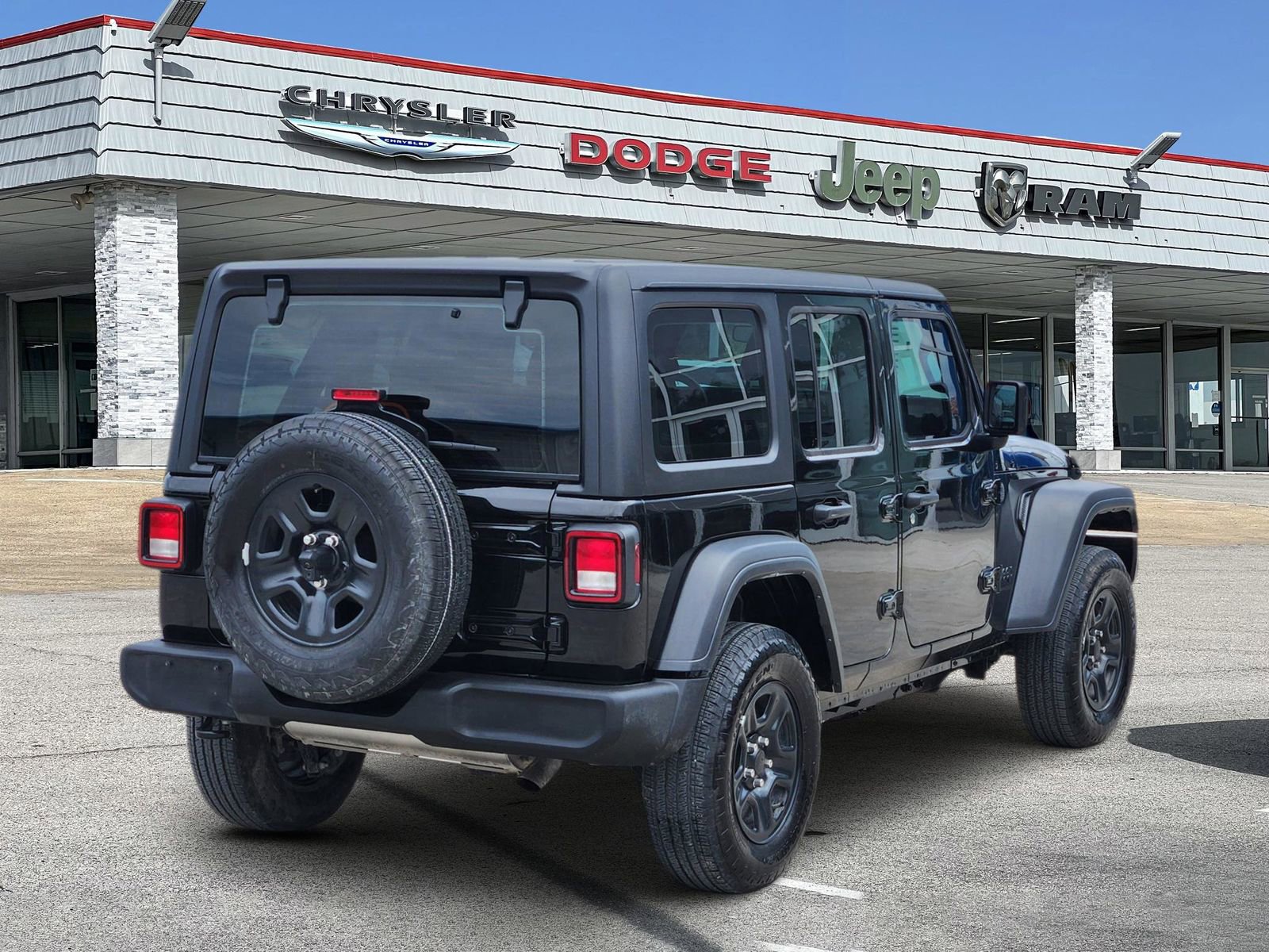 Used 2025 Jeep Wrangler Sport image 4