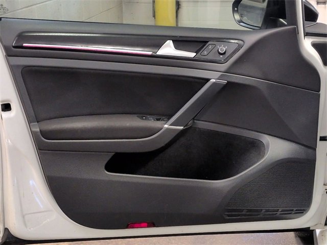 Used 2016 Volkswagen Golf S image 15