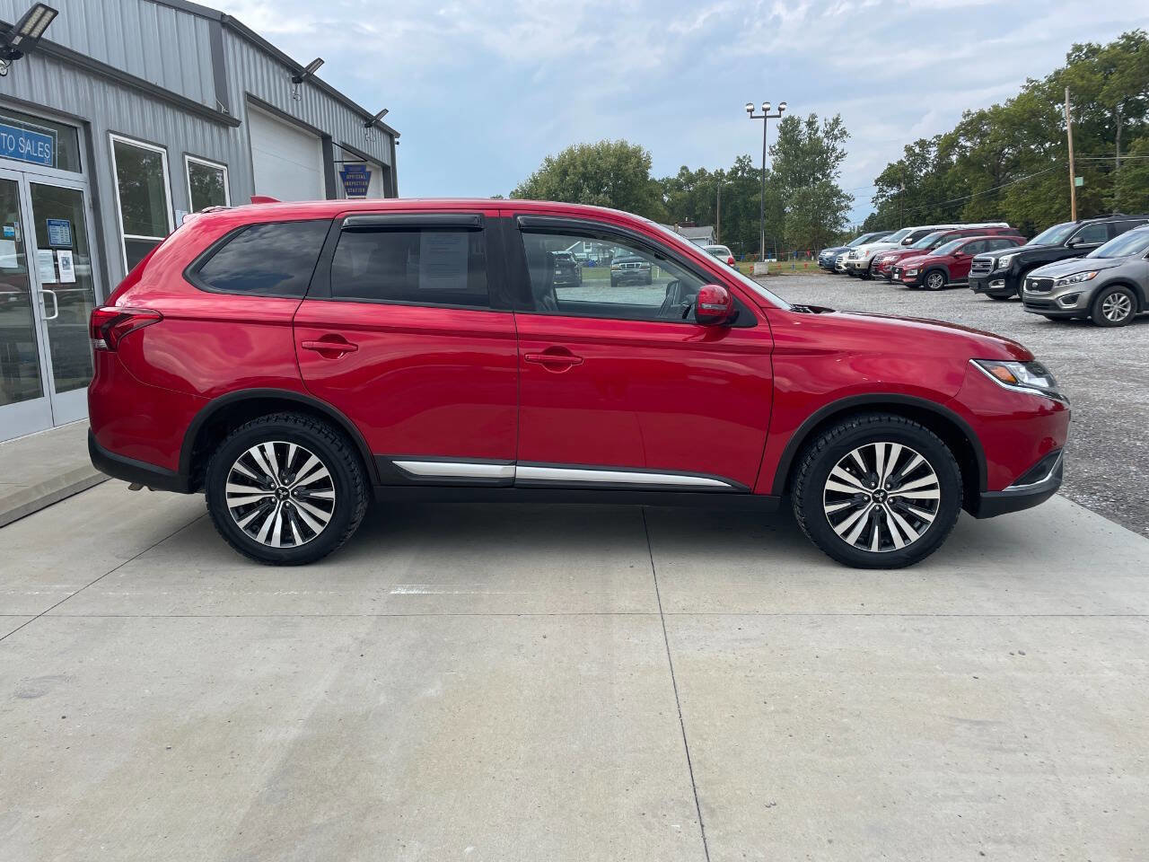 Used 2020 Mitsubishi Outlander SE image 11