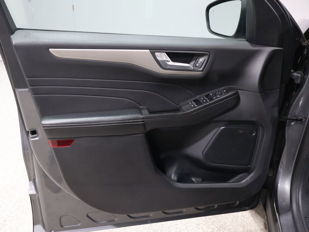 Used 2021 Ford Escape SE image 13