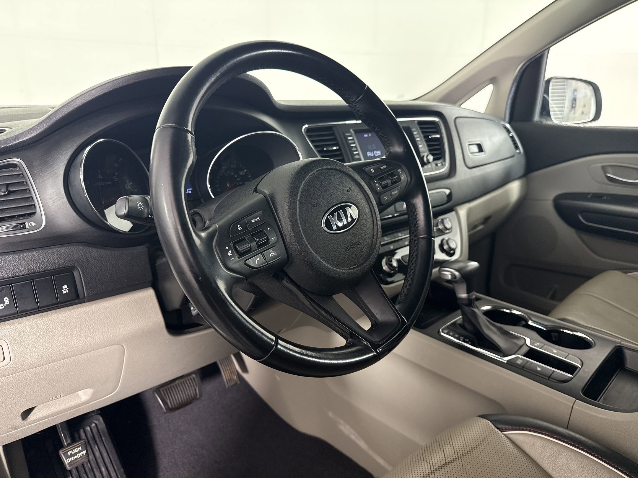 Used 2020 Kia Sedona EX FWD image 4