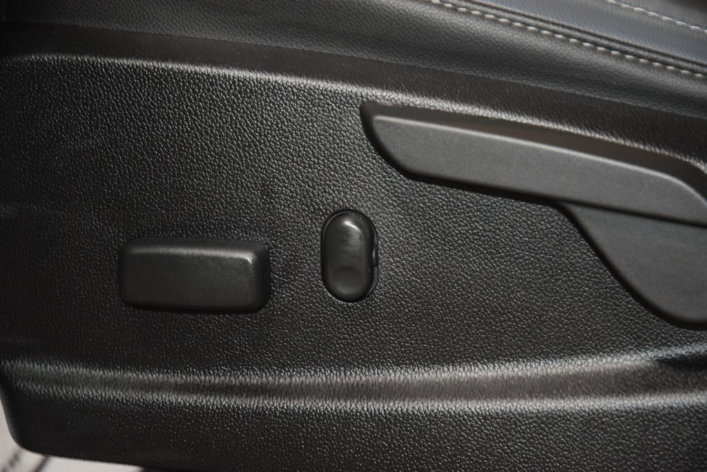 Used 2021 Chevrolet Colorado Z71 w/ Safety Package AWD/4WD image 42