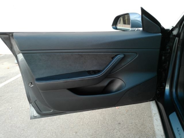 Used 2018 Tesla Model 3 Long Range RWD image 11