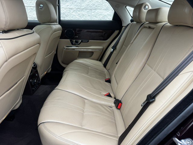 Used 2016 Jaguar XJ R-Sport RWD image 8