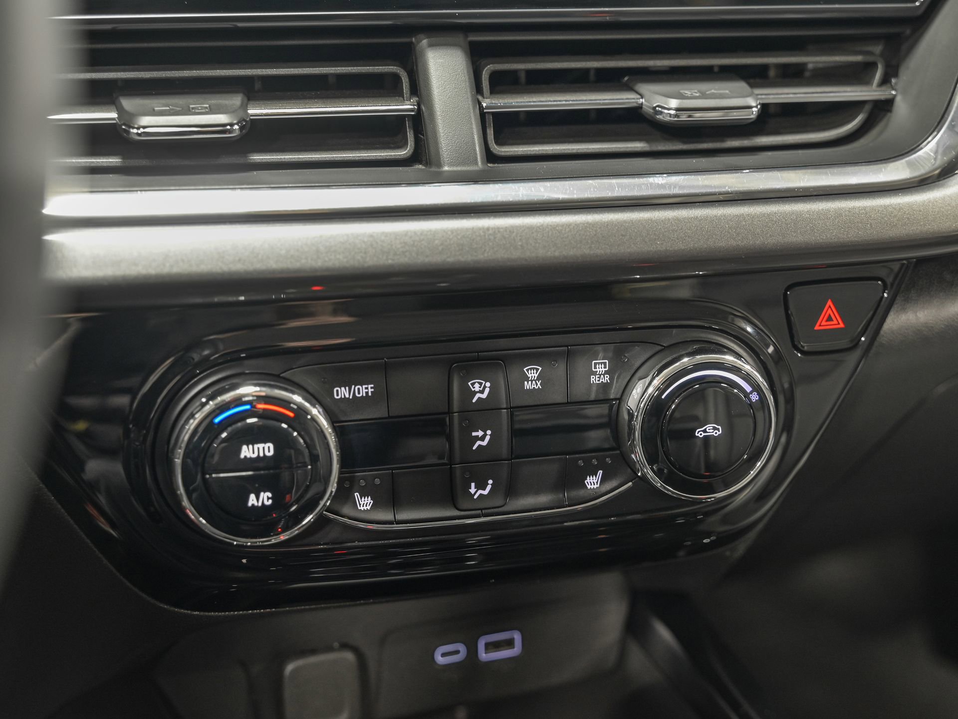 Used 2025 Chevrolet Trax ACTIV w/ Driver Confidence Package image 23