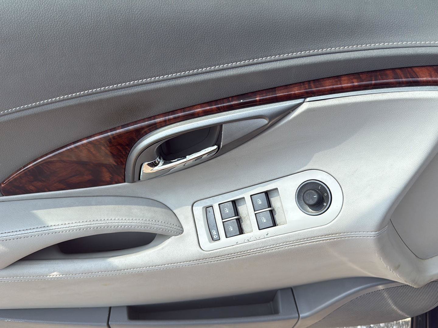 Used 2013 Buick LaCrosse Leather FWD image 6