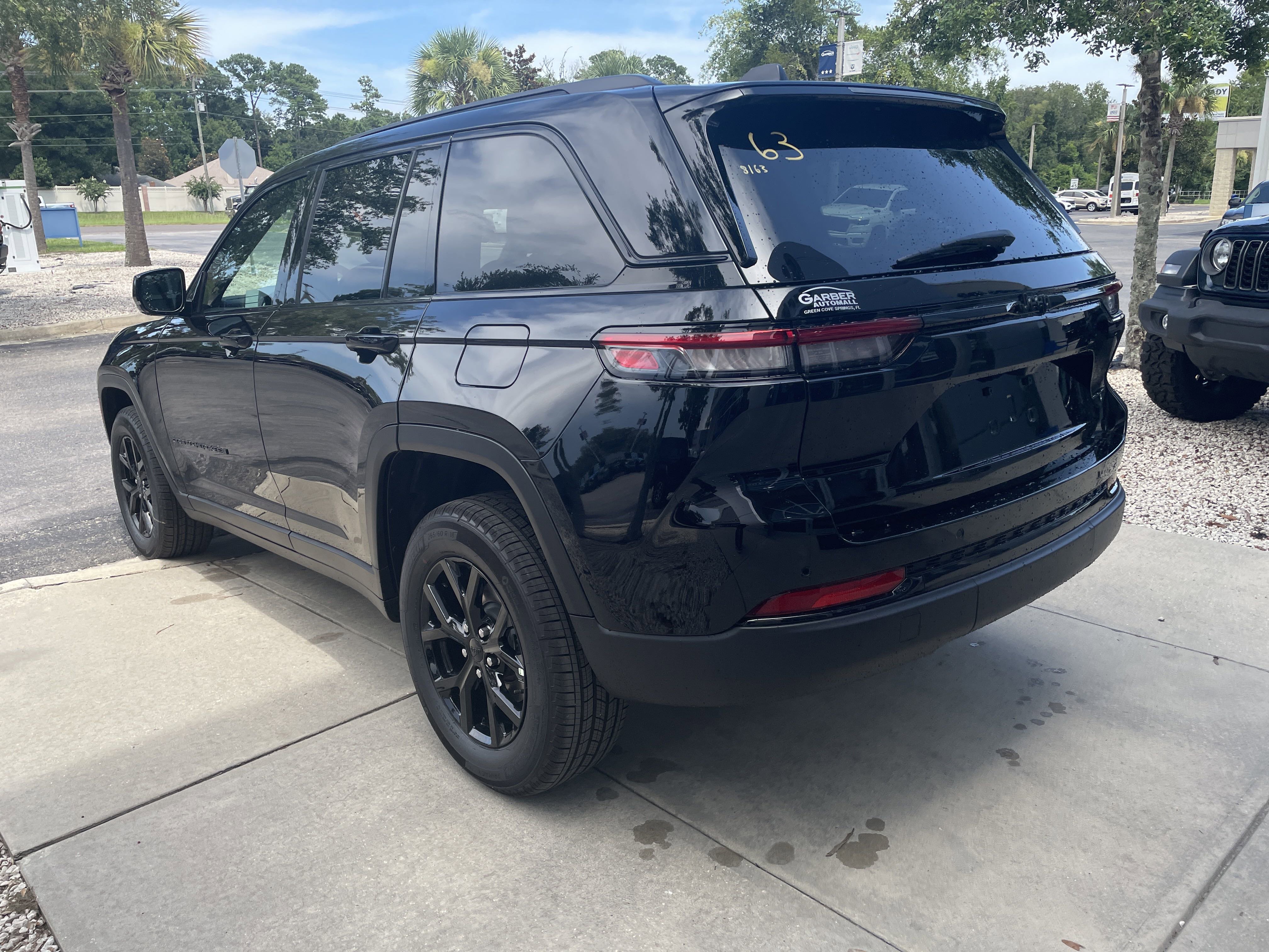New 2025 Jeep Grand Cherokee Altitude image 5