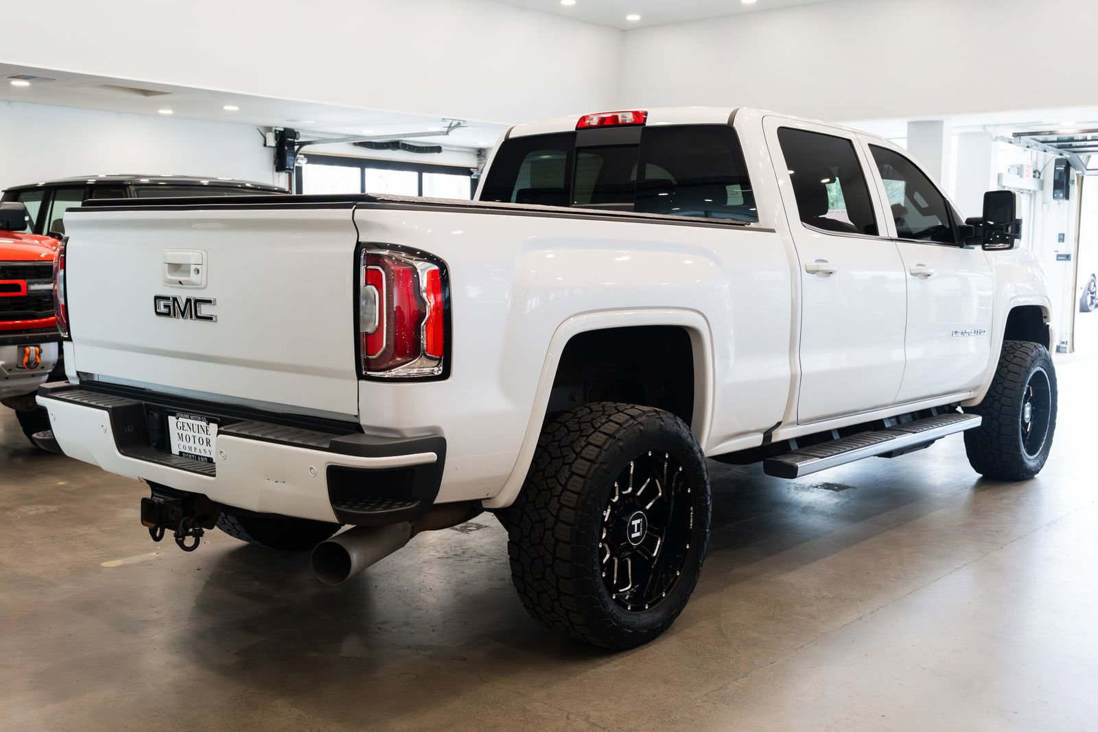 Used 2018 GMC Sierra 2500 Denali w/ Duramax Plus Package image 4