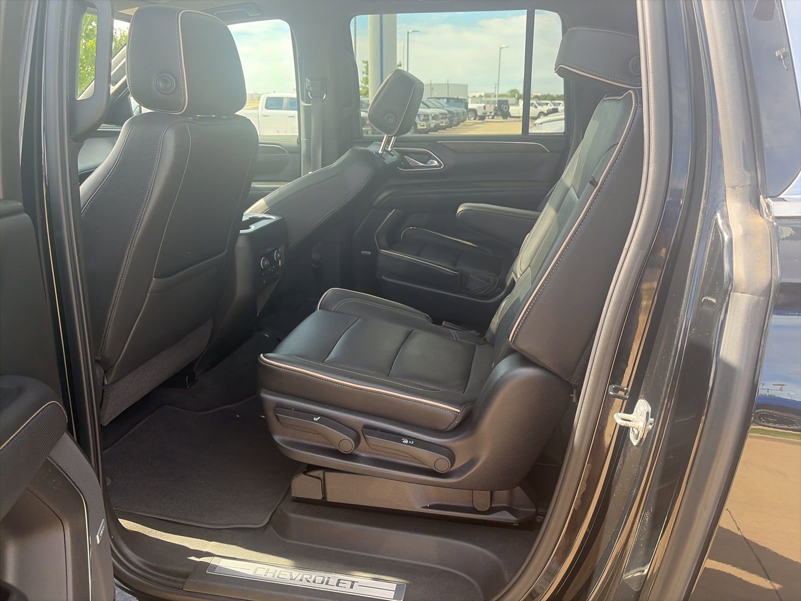 Used 2021 Chevrolet Suburban Premier w/ Premium Package image 15