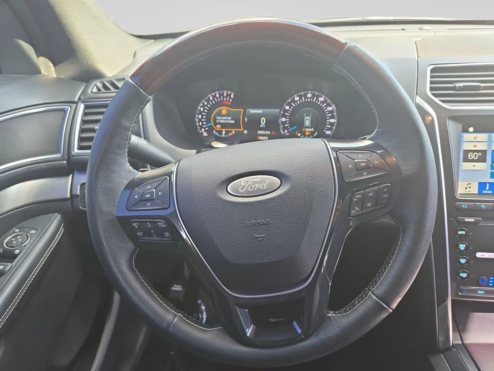 Used 2019 Ford Explorer Platinum image 22