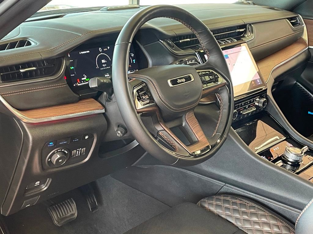 Used 2022 Jeep Grand Cherokee Summit w/ Advanced Protech Group IV AWD/4WD image 14