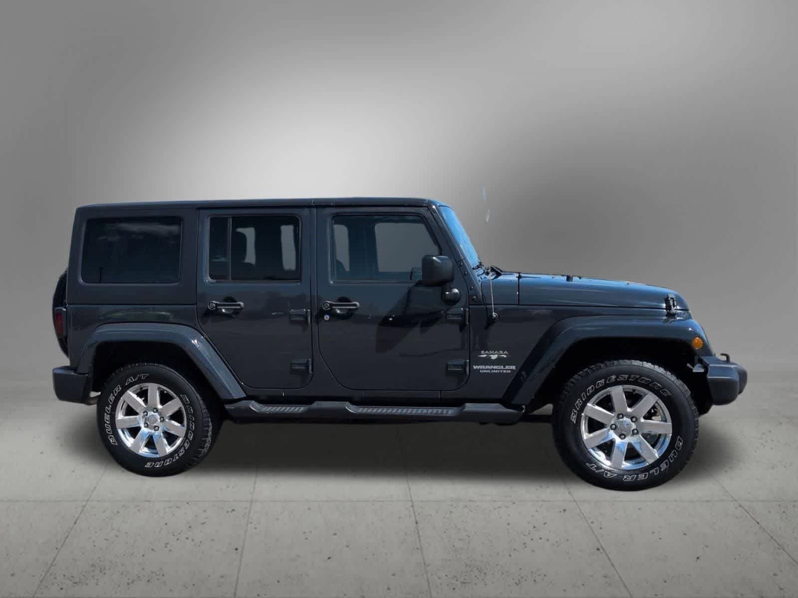 Used 2017 Jeep Wrangler Unlimited Sahara AWD/4WD image 7