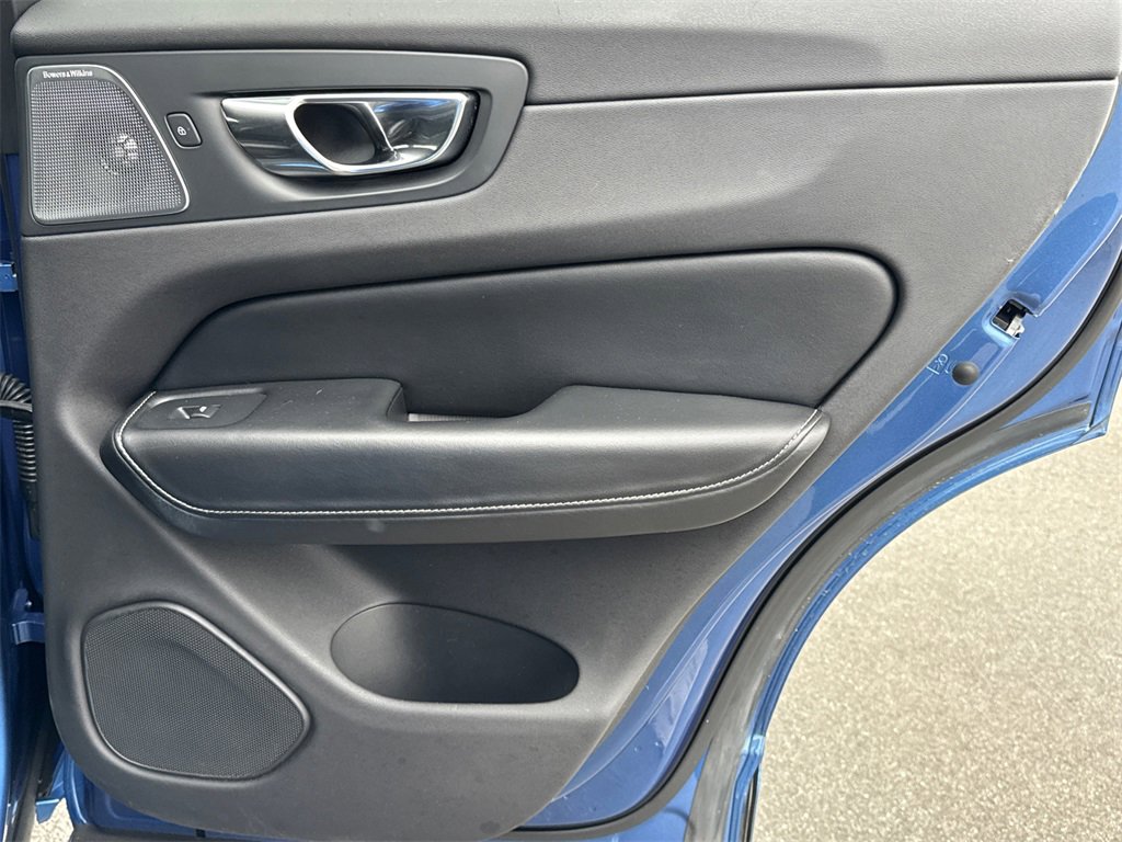 Used 2018 Volvo XC60 T6 R-Design w/ Convenience Package image 16