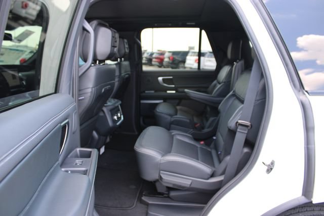 New 2027 Ford Expedition Platinum w/ Stealth Performance Package AWD/4WD image 9
