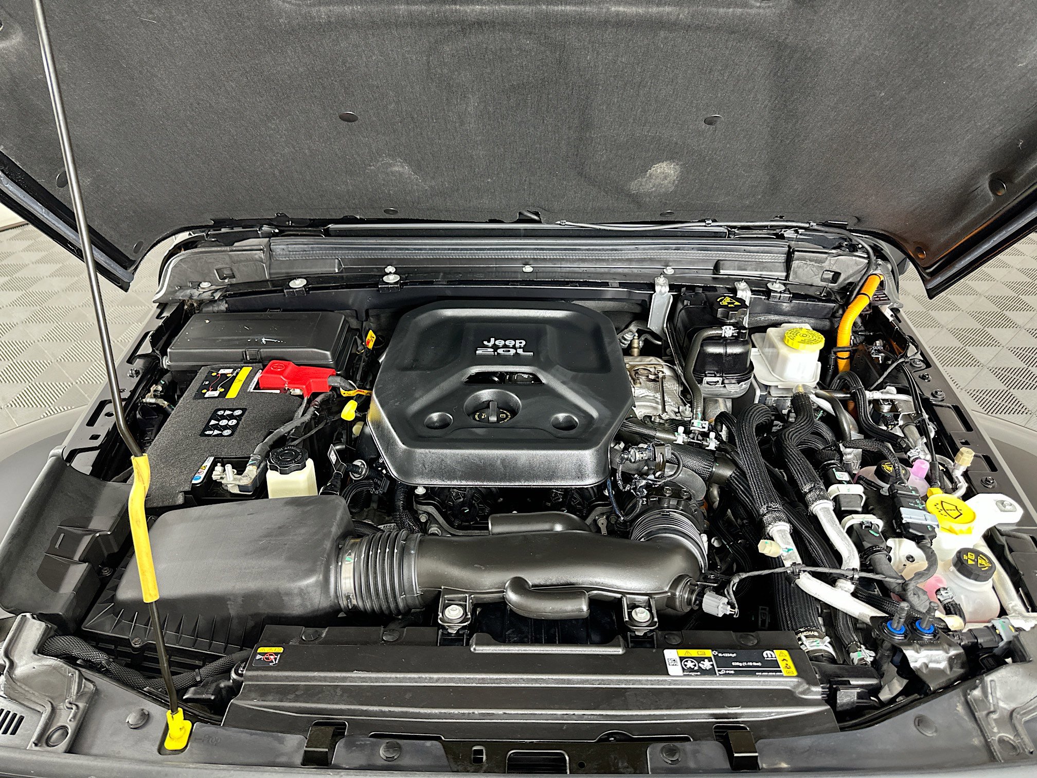 Used 2023 Jeep Wrangler Unlimited Sahara AWD/4WD image 32