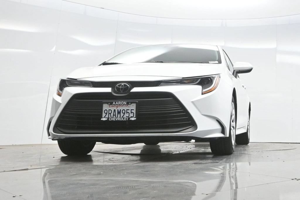 Used 2025 Toyota Corolla LE FWD image 62