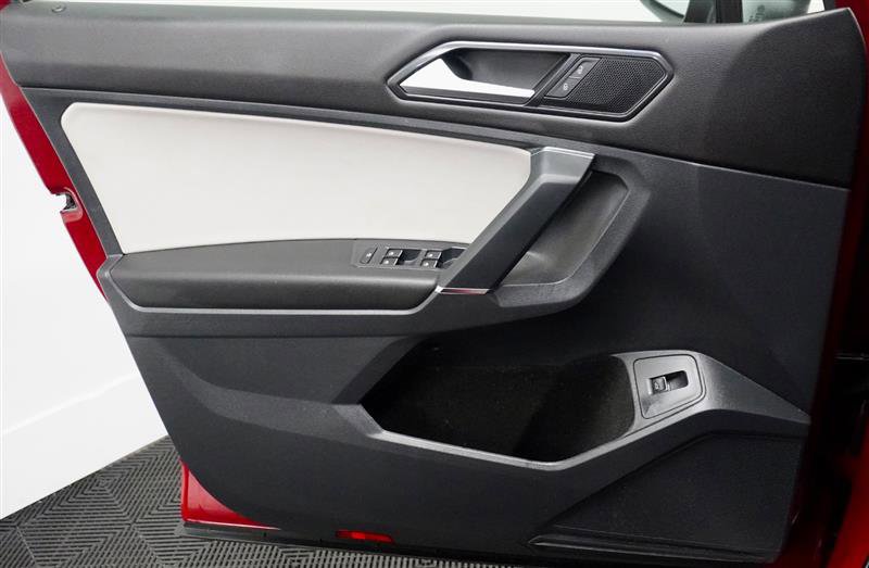 Used 2018 Volkswagen Tiguan SEL image 42