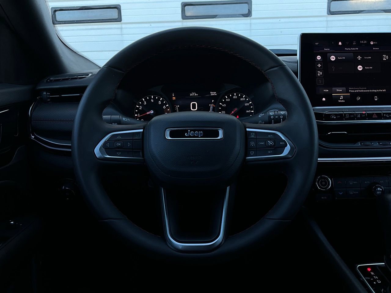 Used 2025 Jeep Compass Trailhawk image 33